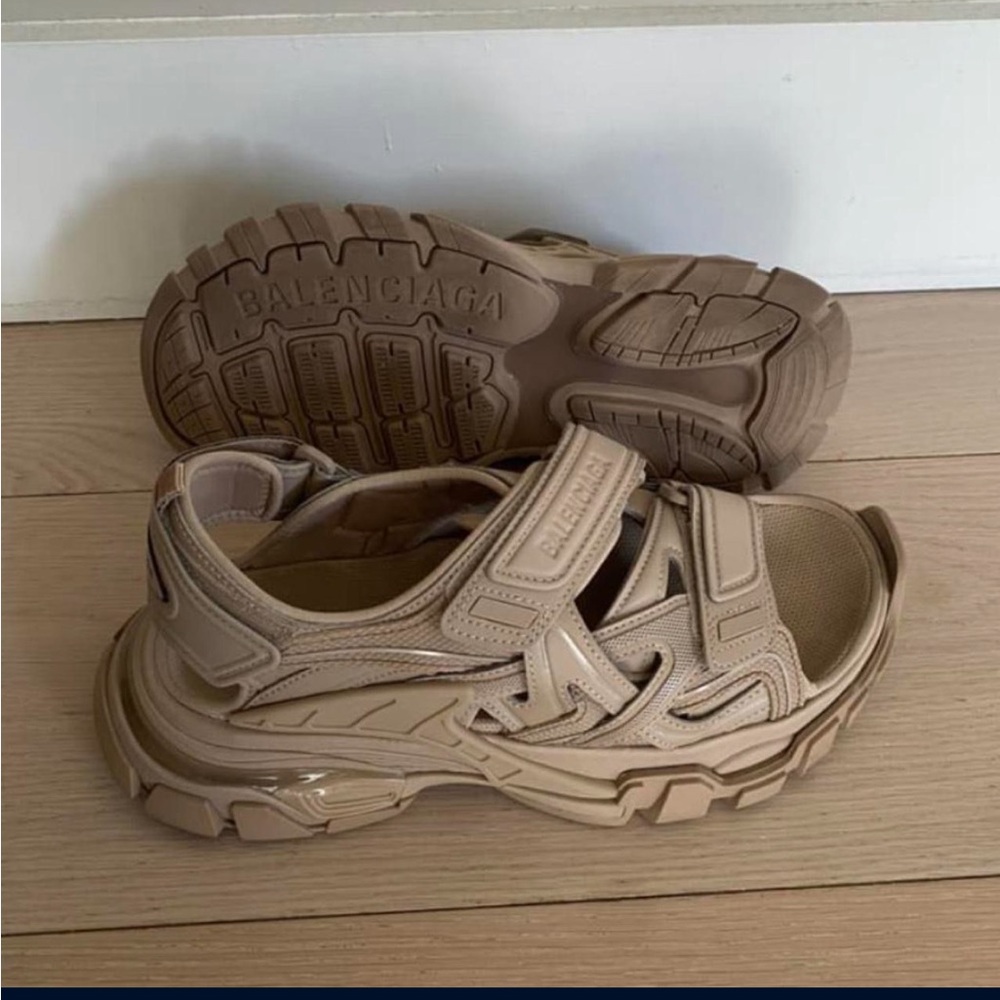 Balenciaga track slides begie